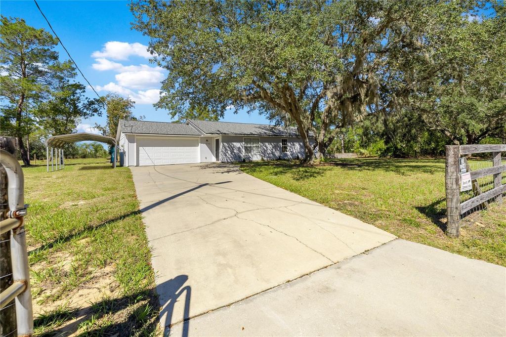 Photo of 16345 SE 113th Street Road, Ocklawaha, FL 32179 (MLS # OM712577)
