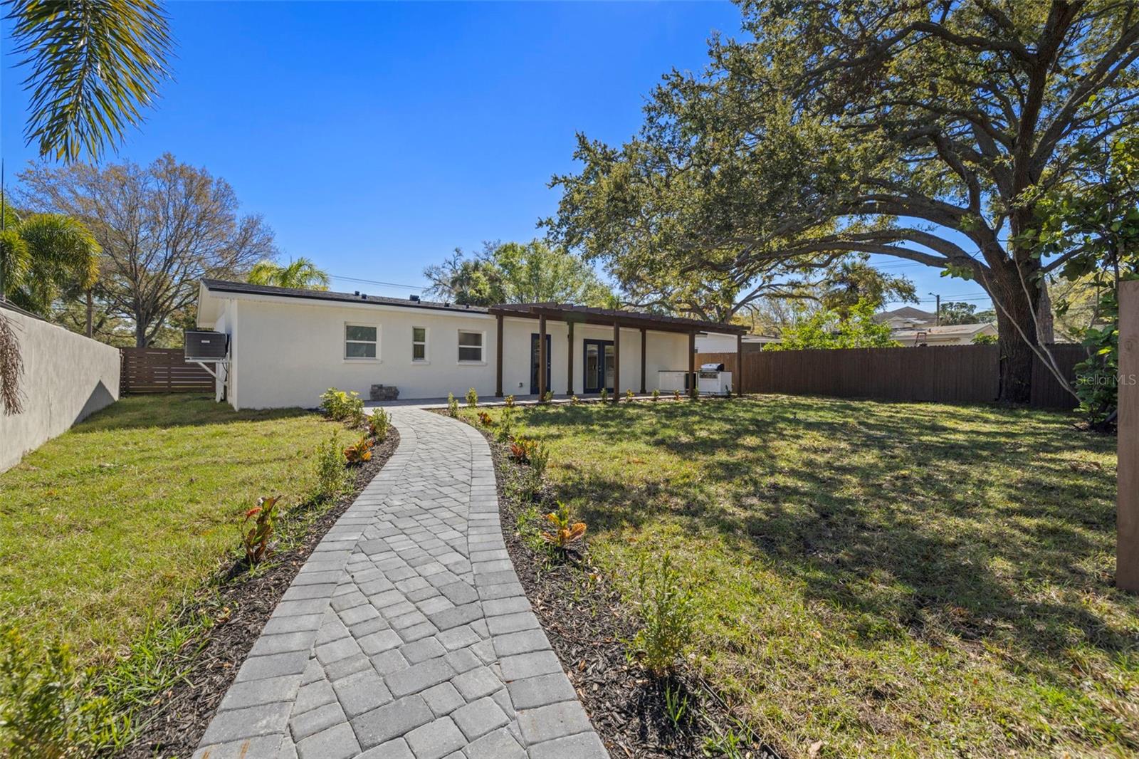 HENDERSON BEACH - Residential