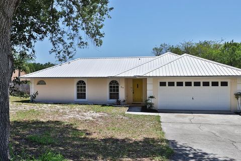 A home in LAKE WALES