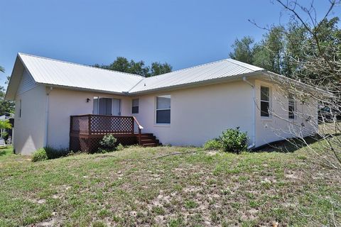 A home in LAKE WALES