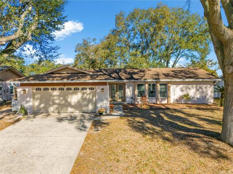 Photo of 2843 Oak Tree Lane, Palm Harbor, FL 34684 (MLS # V4947063)