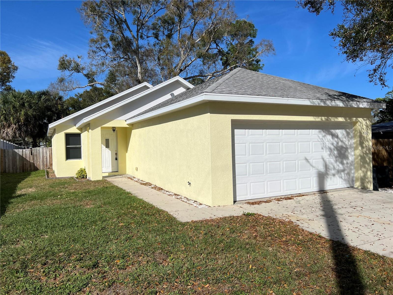 3 BR-2BA-2 Car Garage with fenced in backyard that backs up to the Legacy Trail. This home can be rented as an unfurnished home on an annual basis for $2,495 per month or it can be rented on a 6 month plus basis at $2,700 on a furnished Turnkey rental. Dogs considered.
Great location just off of Proctor and between Honore and 41. The Legacy Trail is right behind the fenced in backyard. Dogs considered.