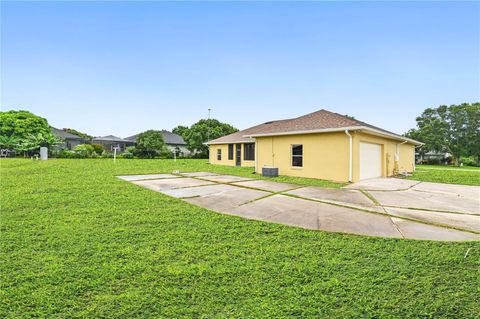 A home in LAKE WALES