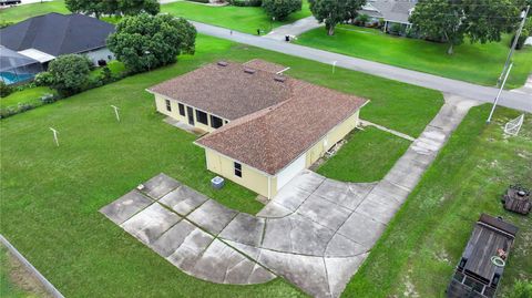 A home in LAKE WALES