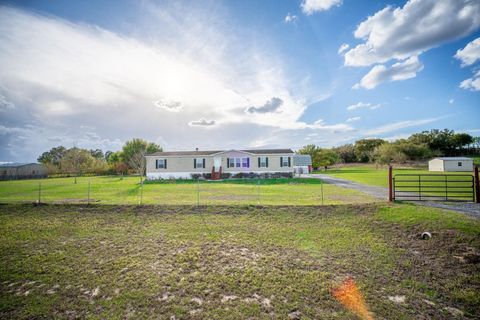 Photo of 8009 Sergeant Pepper Dr, Howey In The Hills, FL 34737 (MLS # G5108930)