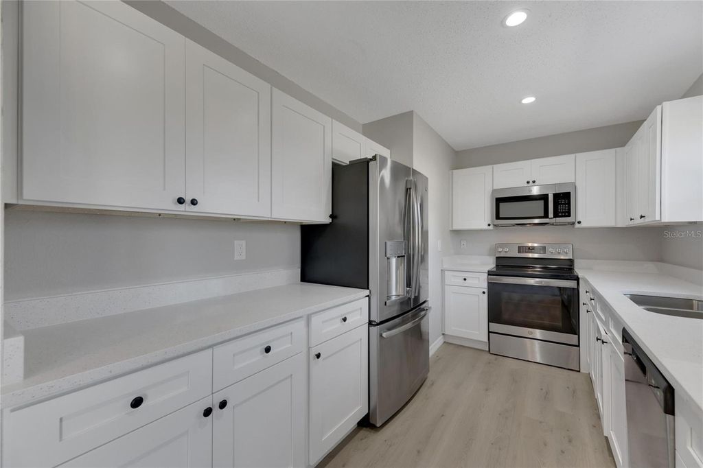 Photo of 527 Fox Run Trail, Apollo Beach, FL 33572 (MLS # TB8448654)