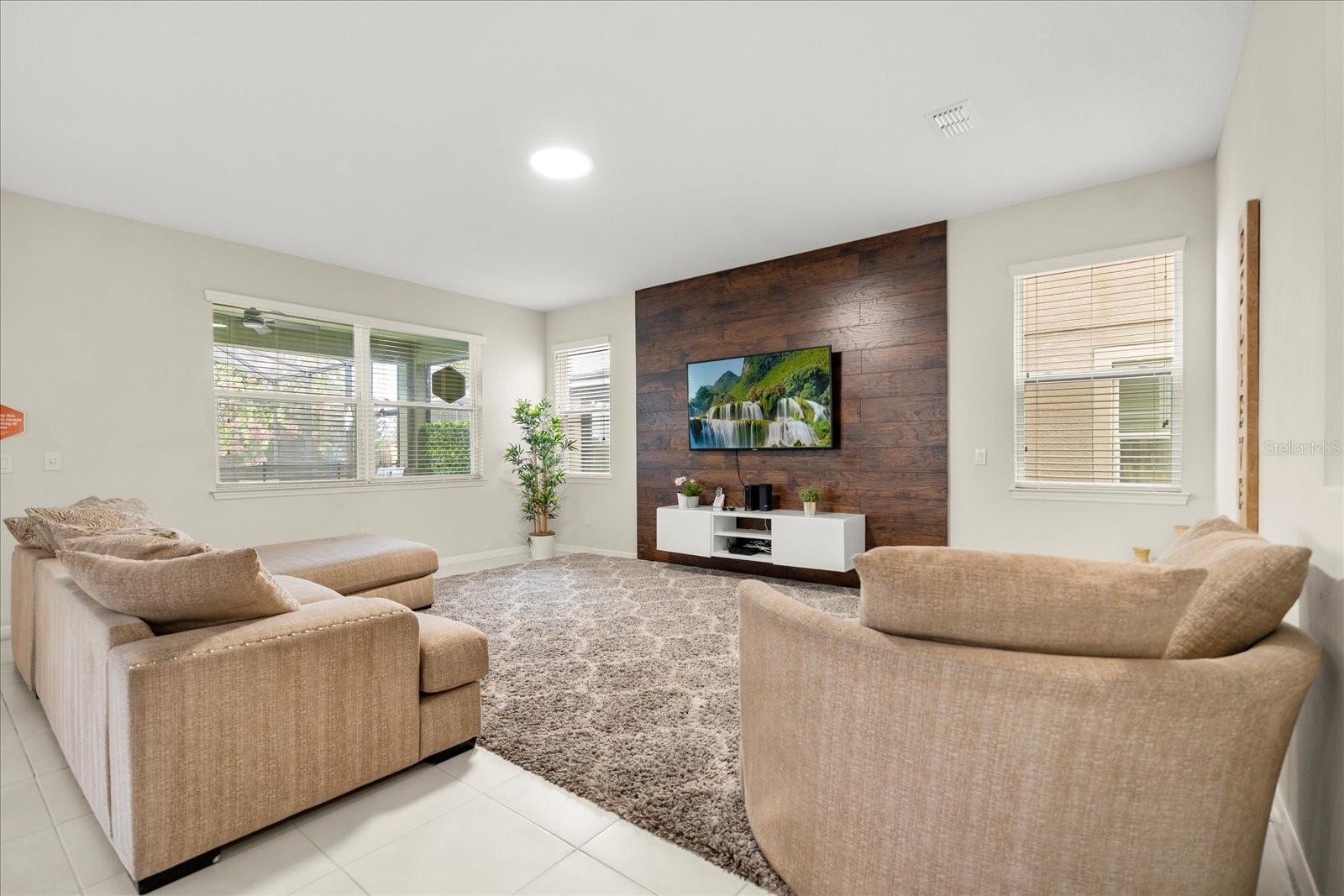 9035 SUNSHINE RIDGE LOOP