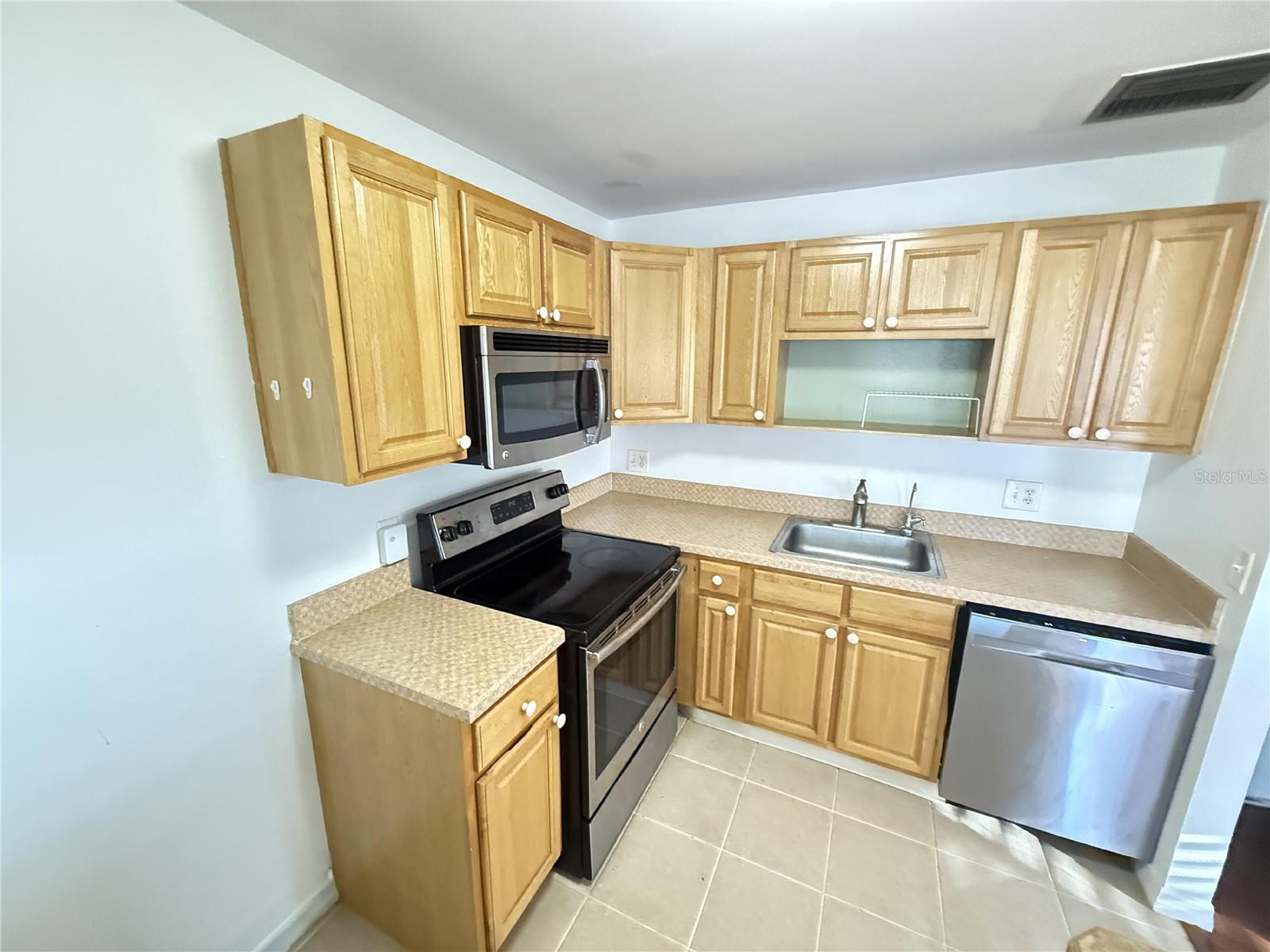 CAMBRIDGE H CONDO - Residential Lease