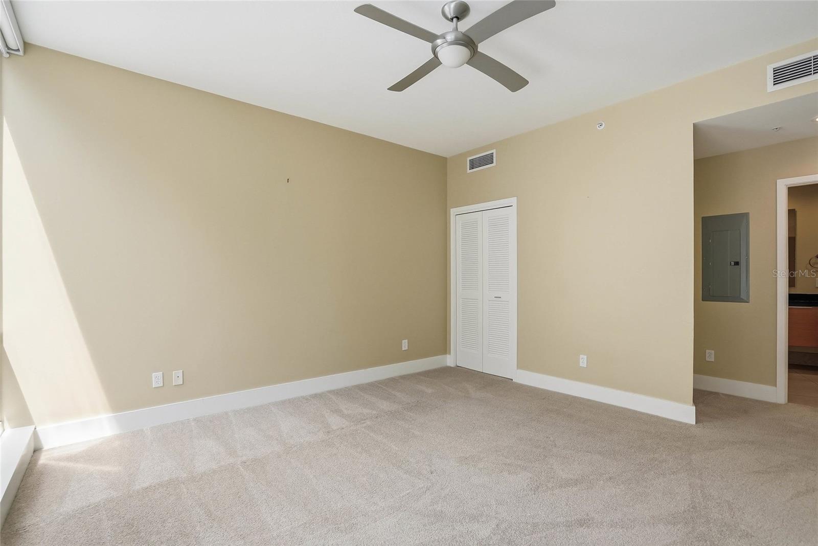 SIGNATURE PLACE CONDO - Residential