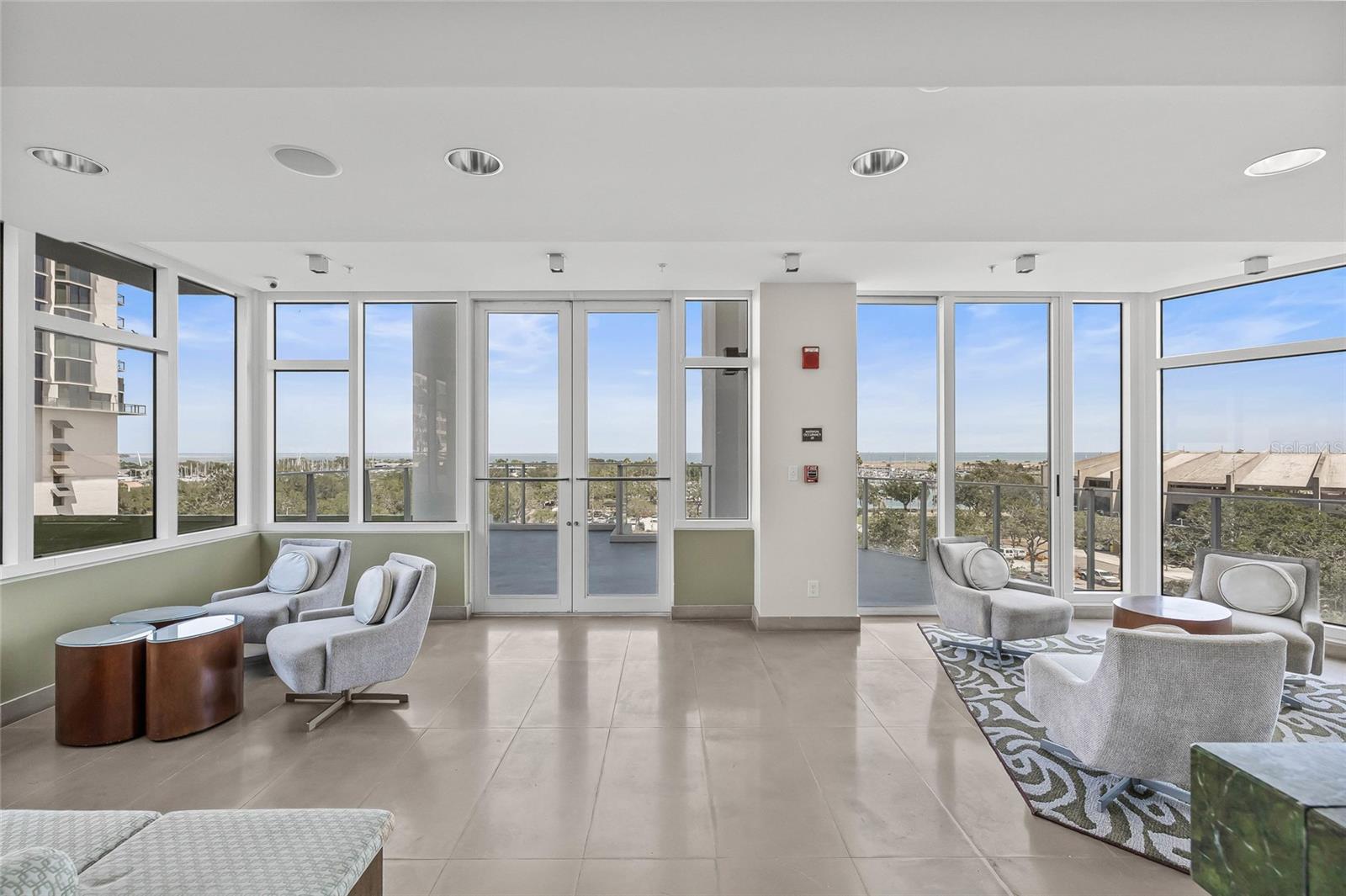 SIGNATURE PLACE CONDO - Residential