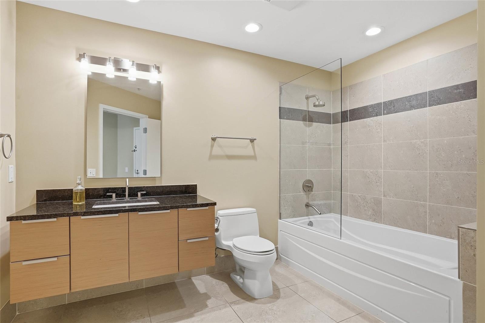 SIGNATURE PLACE CONDO - Residential
