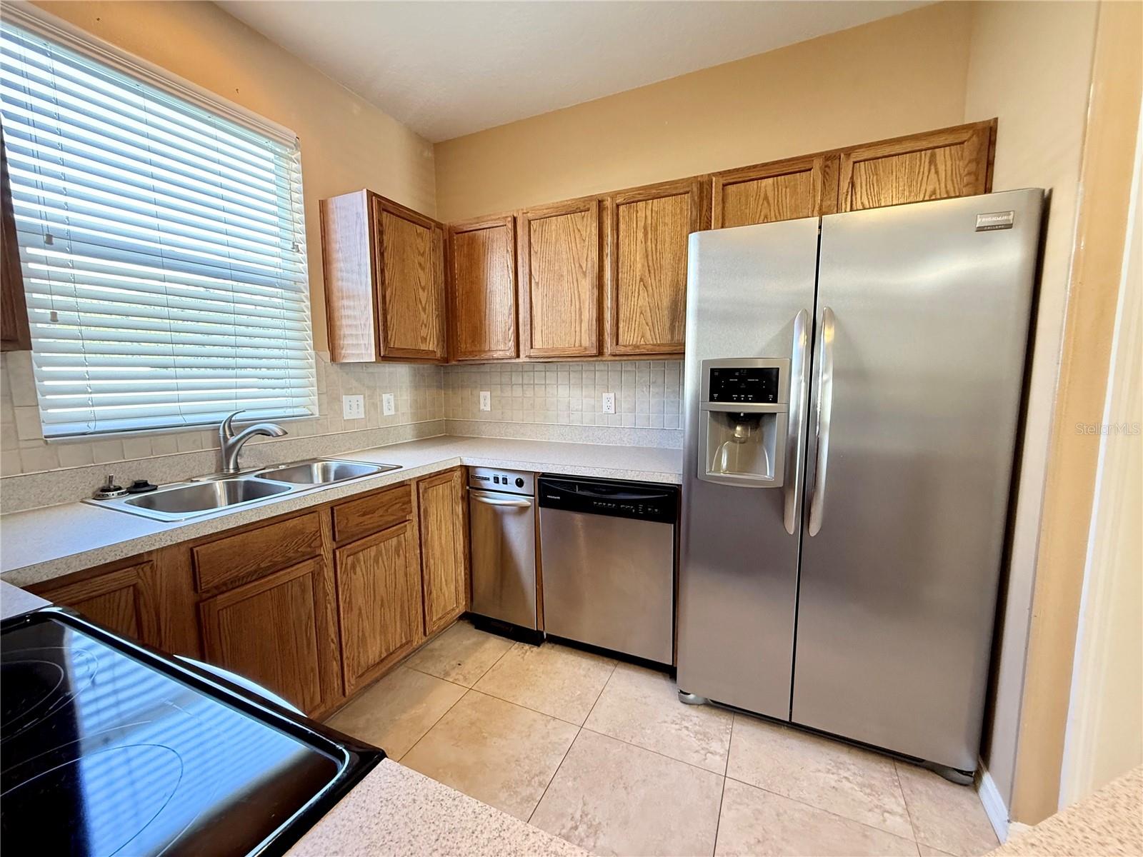 COUNTRY CHASE - Residential Lease