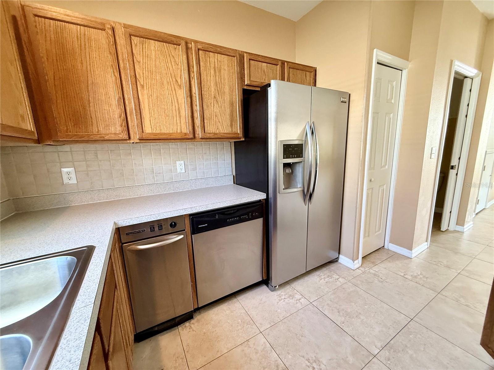 COUNTRY CHASE - Residential Lease