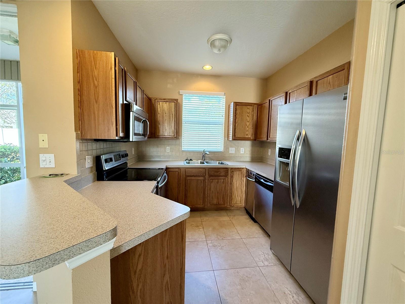 COUNTRY CHASE - Residential Lease