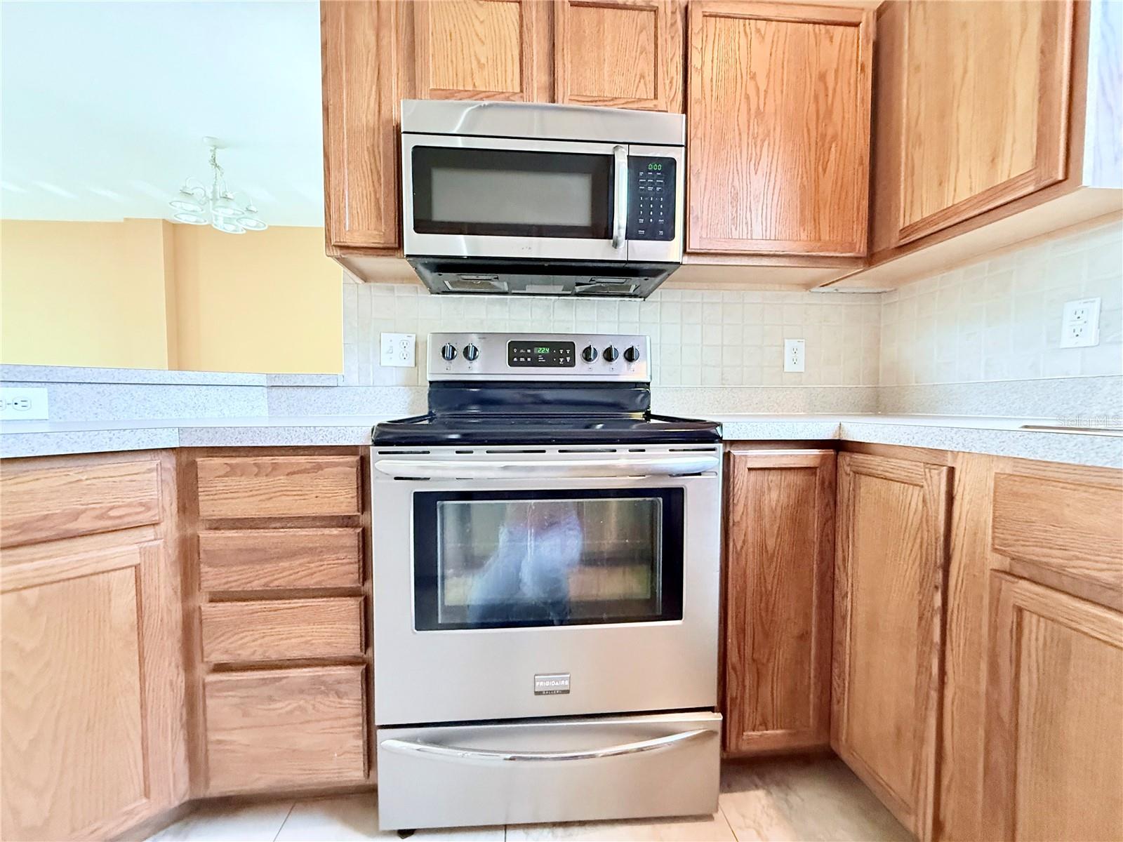 COUNTRY CHASE - Residential Lease