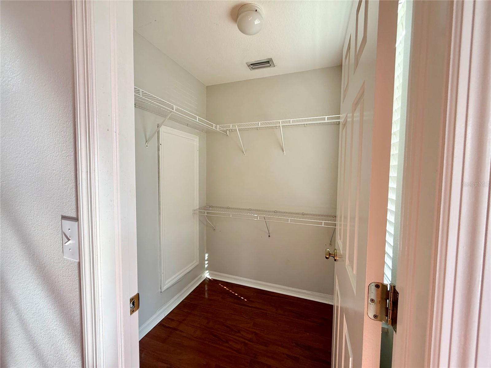 COUNTRY CHASE - Residential Lease