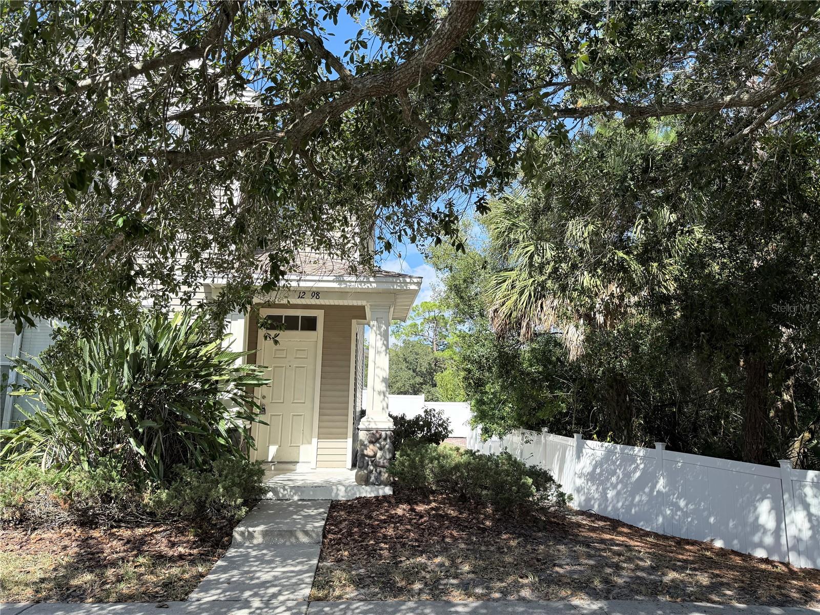 COUNTRY CHASE - Residential Lease