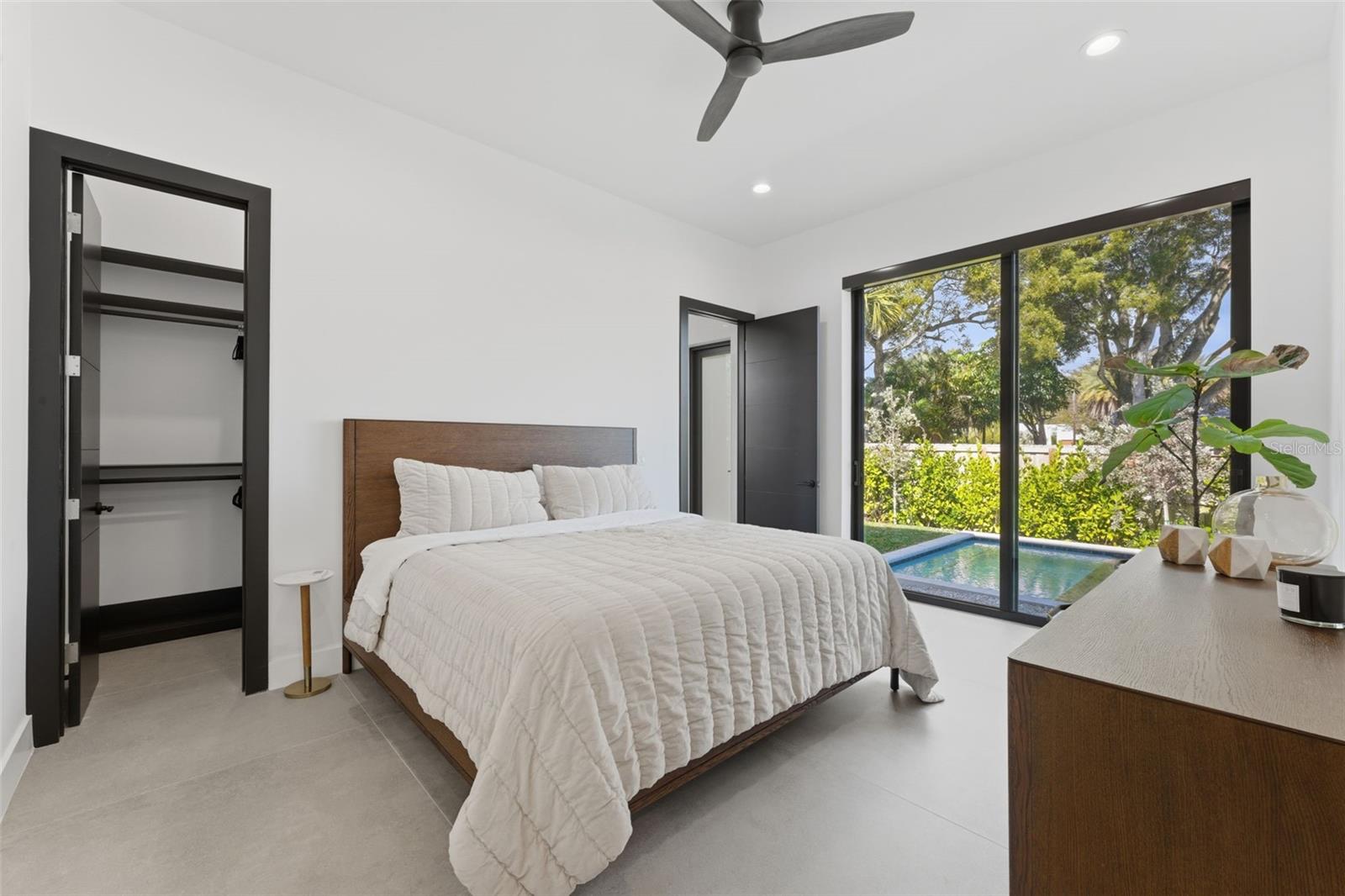 TROPICAL MANORS 33-31 B - Residential