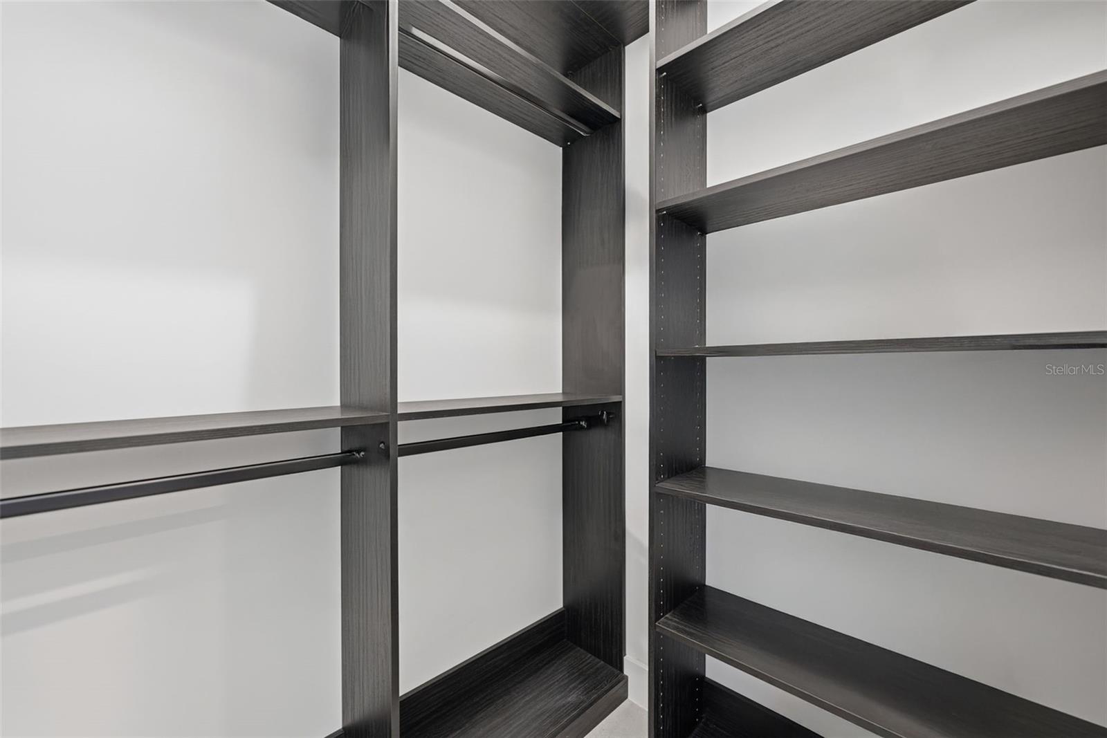 TROPICAL MANORS 33-31 B - Residential