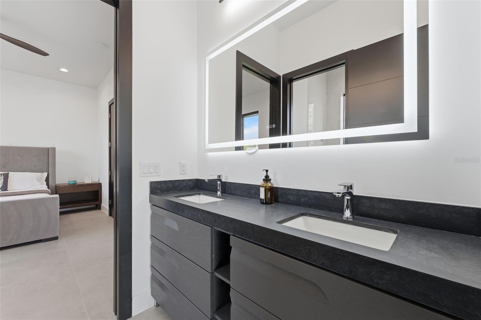 TROPICAL MANORS 33-31 B - Residential