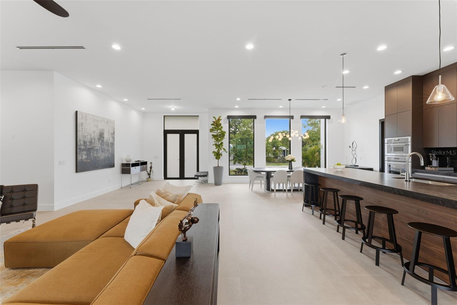 TROPICAL MANORS 33-31 B - Residential