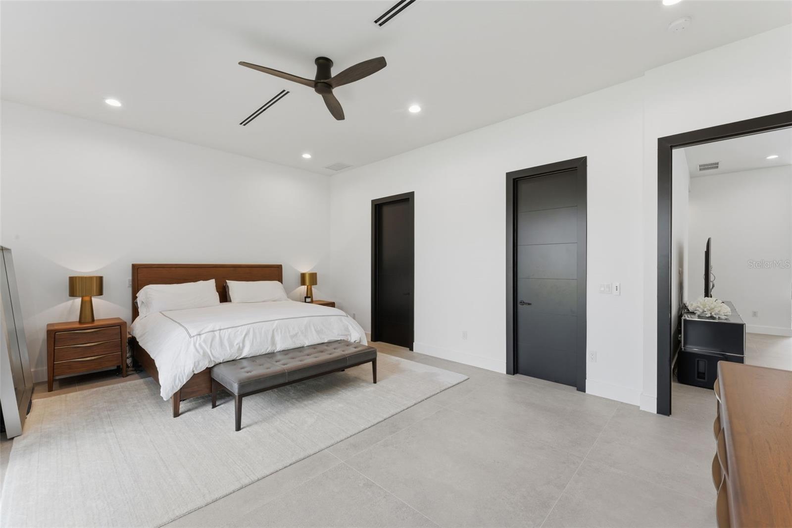 TROPICAL MANORS 33-31 B - Residential