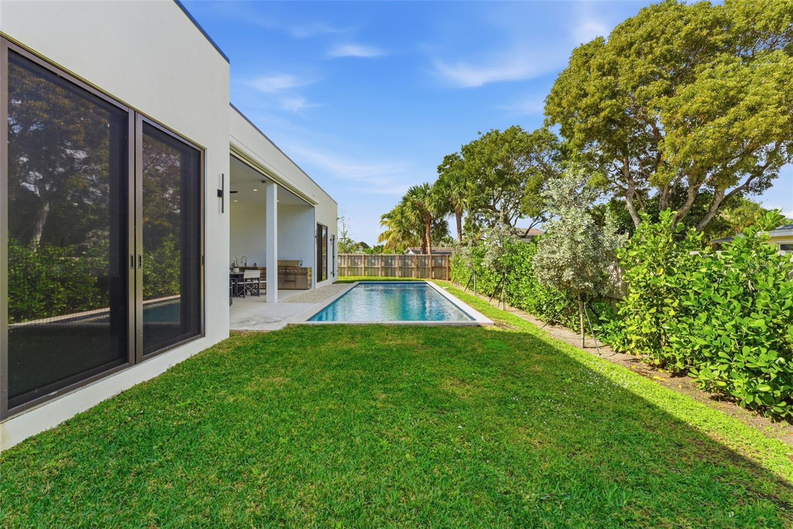 TROPICAL MANORS 33-31 B - Residential