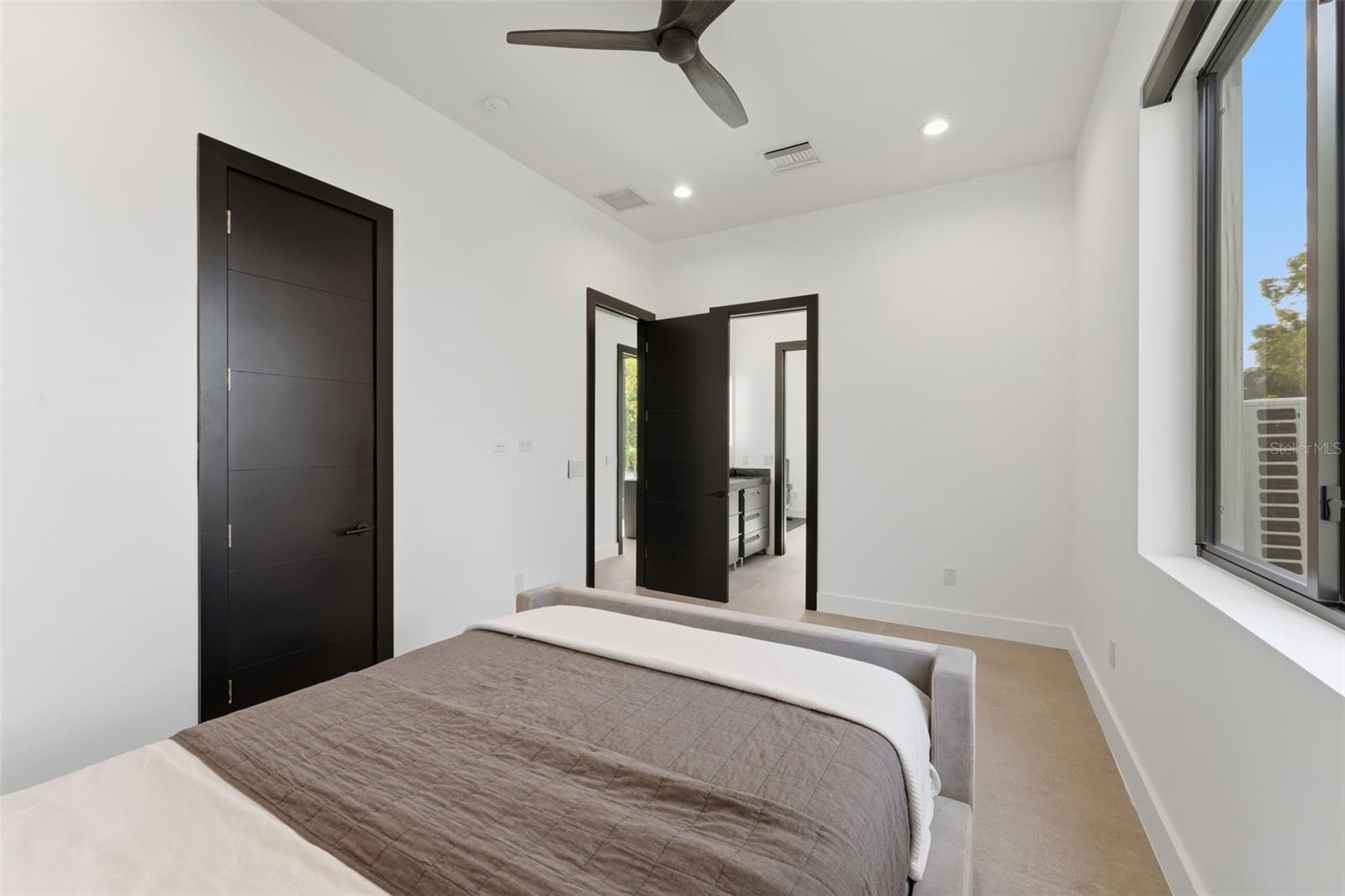 TROPICAL MANORS 33-31 B - Residential