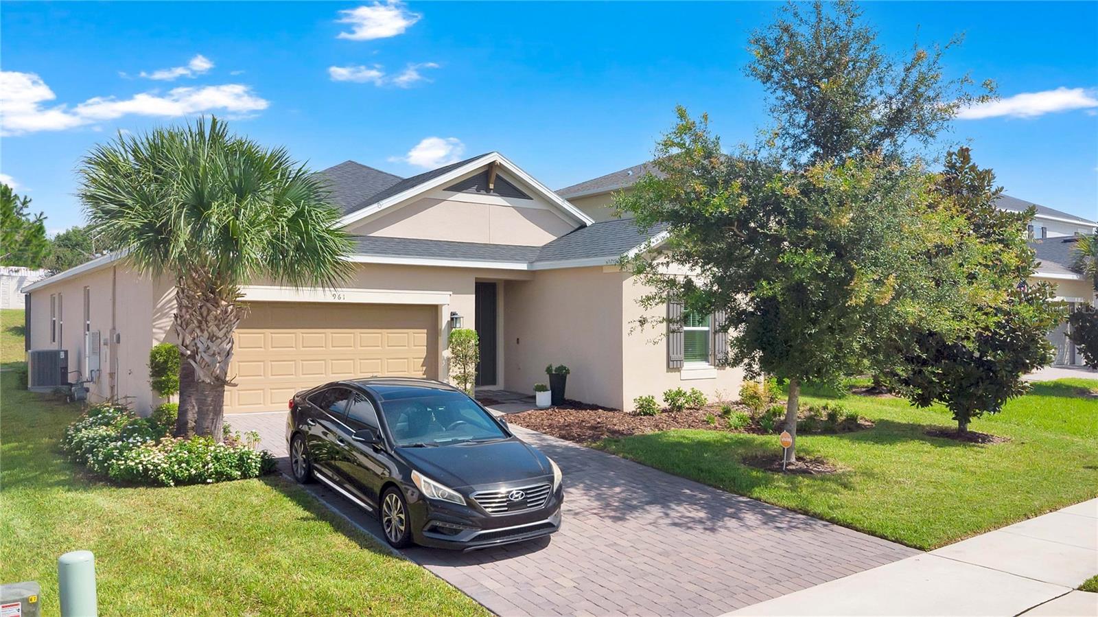 961 LAKESIDE ESTATES DRIVE