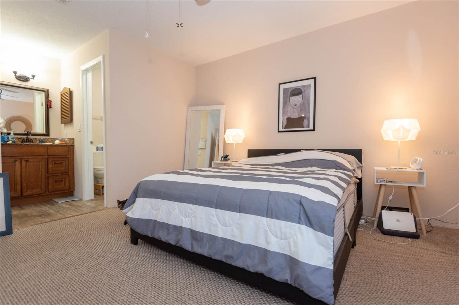 THOUSAND OAKS CONDO - Residential