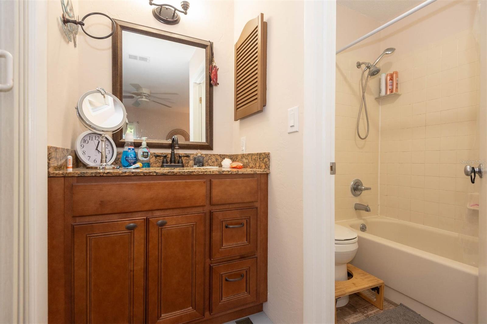 THOUSAND OAKS CONDO - Residential