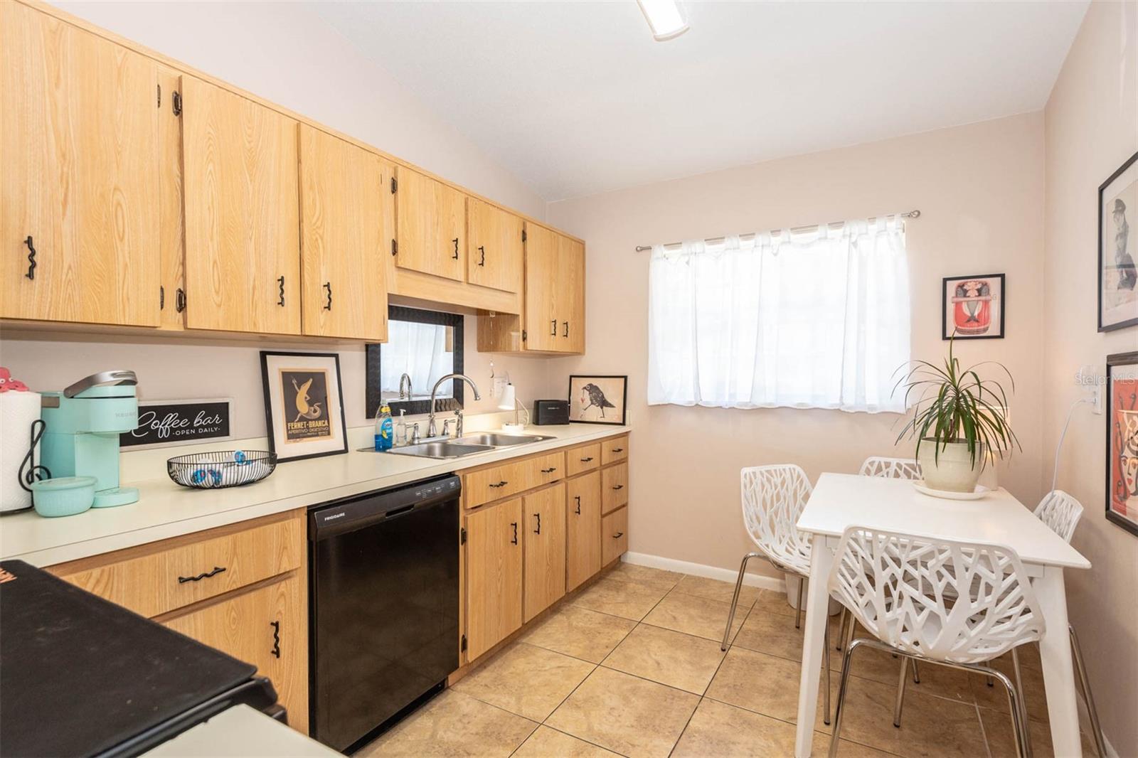 THOUSAND OAKS CONDO - Residential