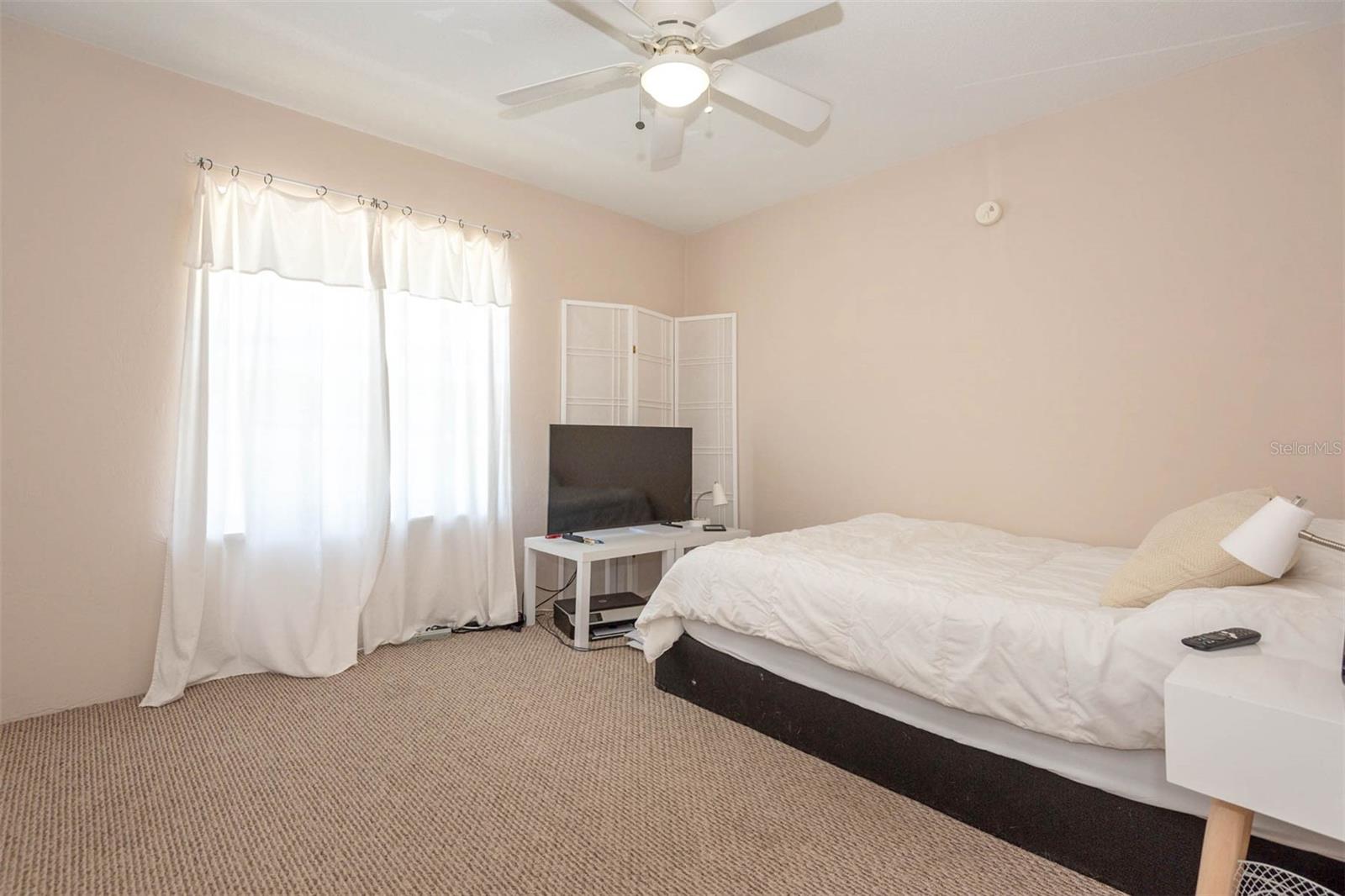 THOUSAND OAKS CONDO - Residential