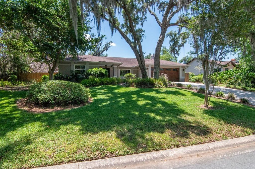 Photo of 2763 Buckhorn Oaks Drive, Valrico, FL 33594 (MLS # TB8502771)