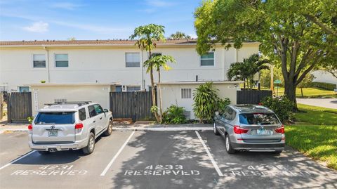 Photo of 4233 La Sorrento Court, Tampa, FL 33611 (MLS # TB8512878)