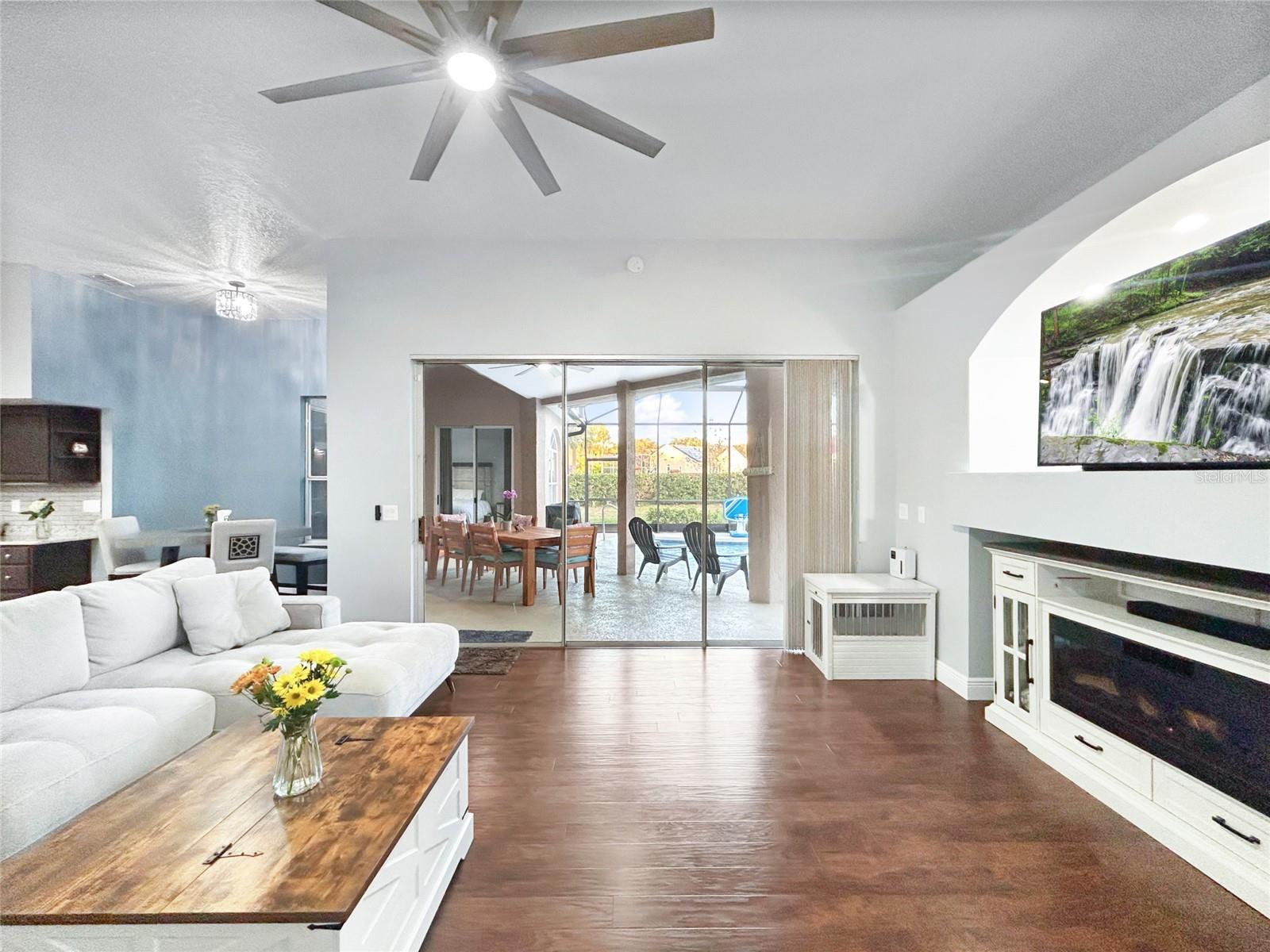 UNIVERSITY ESTATES - Residential