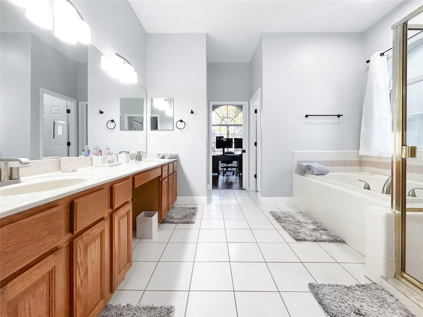 UNIVERSITY ESTATES - Residential