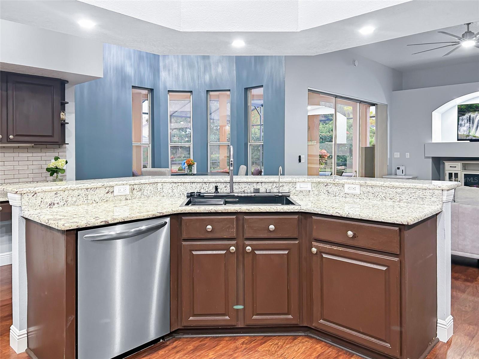 UNIVERSITY ESTATES - Residential