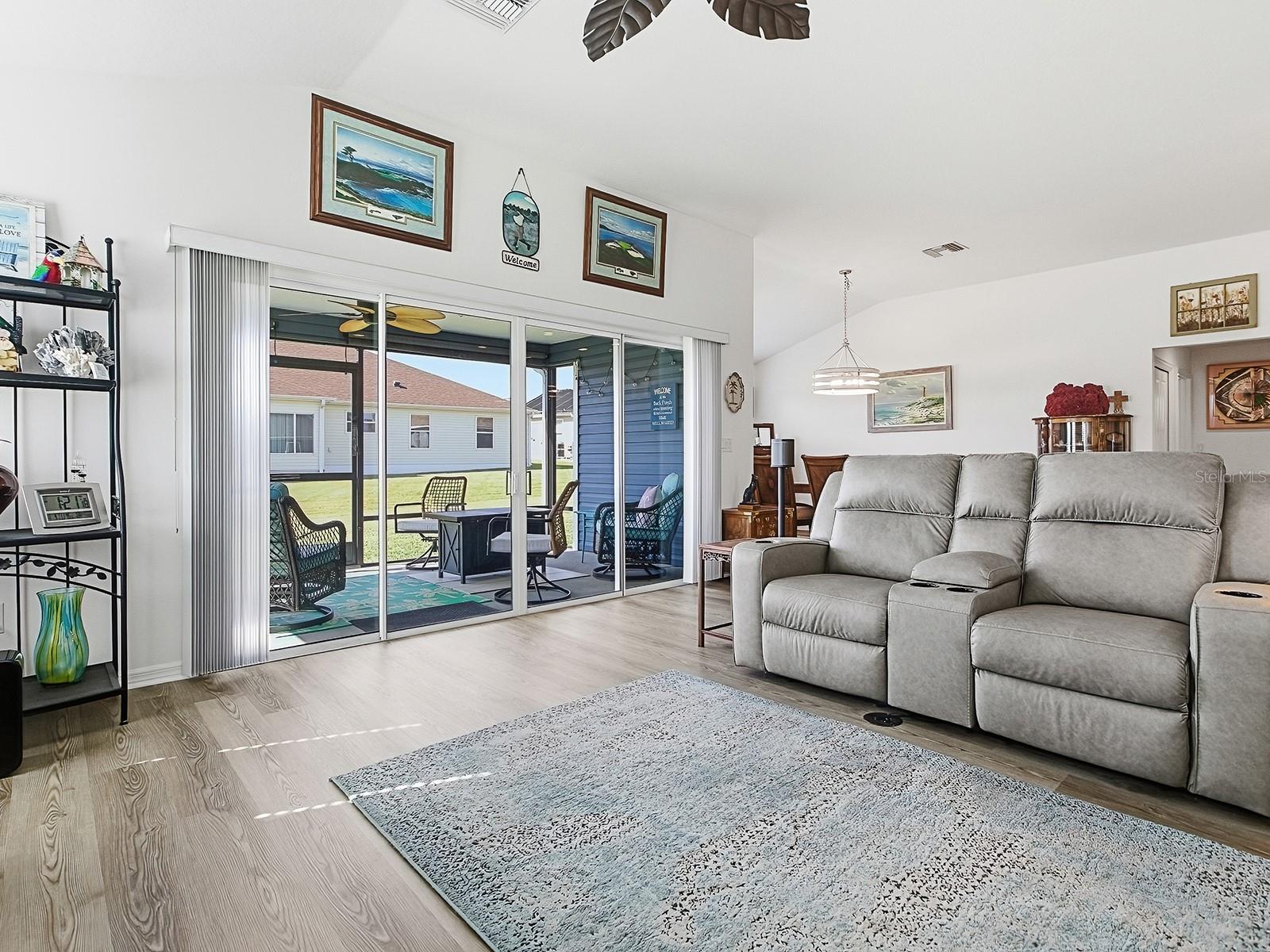 OXFORD OAKS PH ONE - Residential