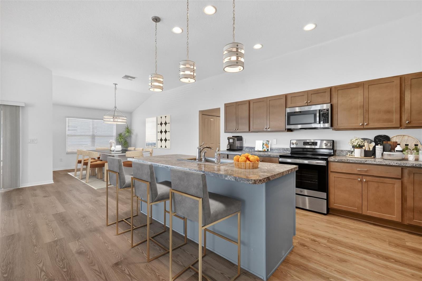 OXFORD OAKS PH ONE - Residential