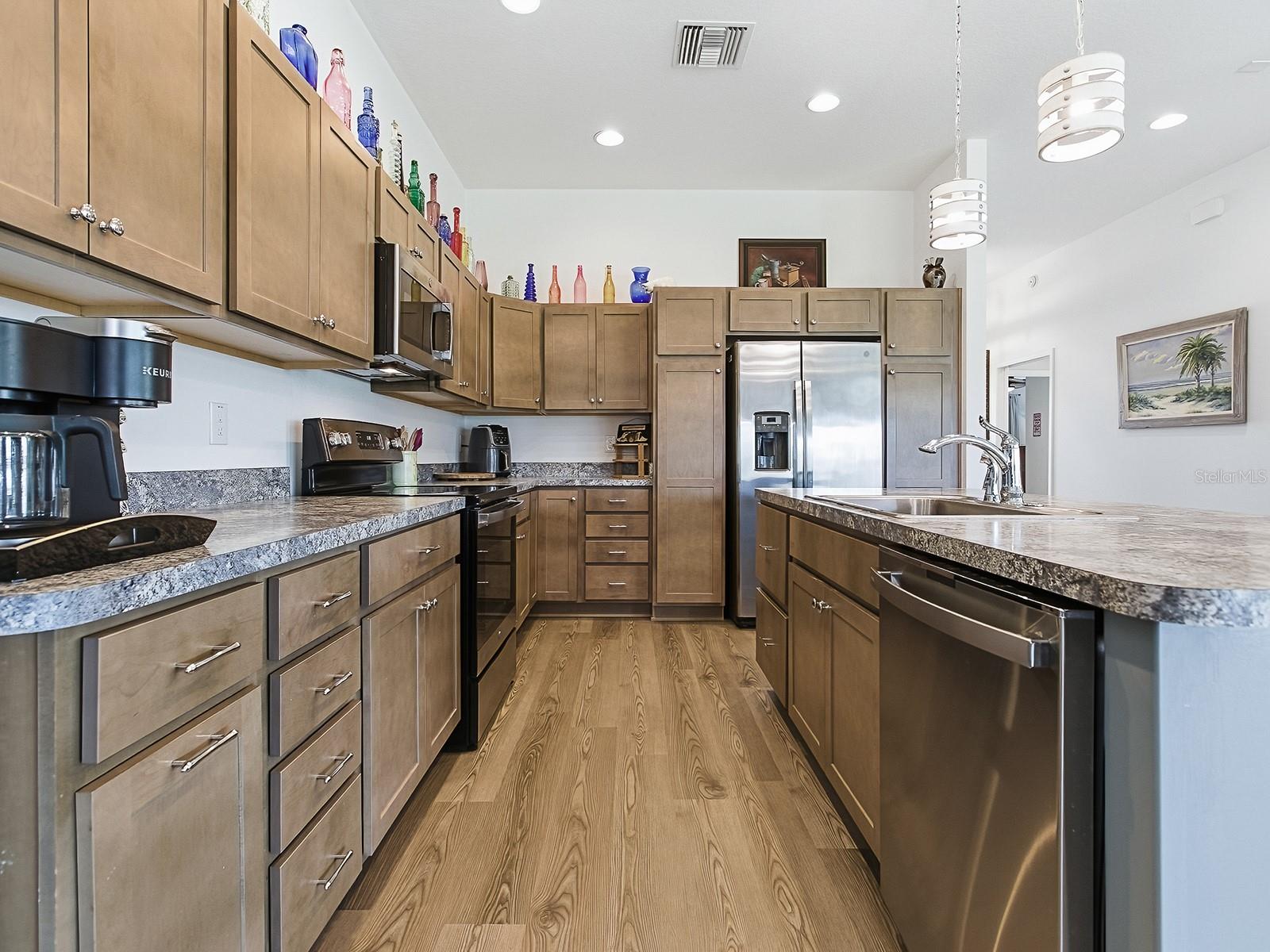 OXFORD OAKS PH ONE - Residential