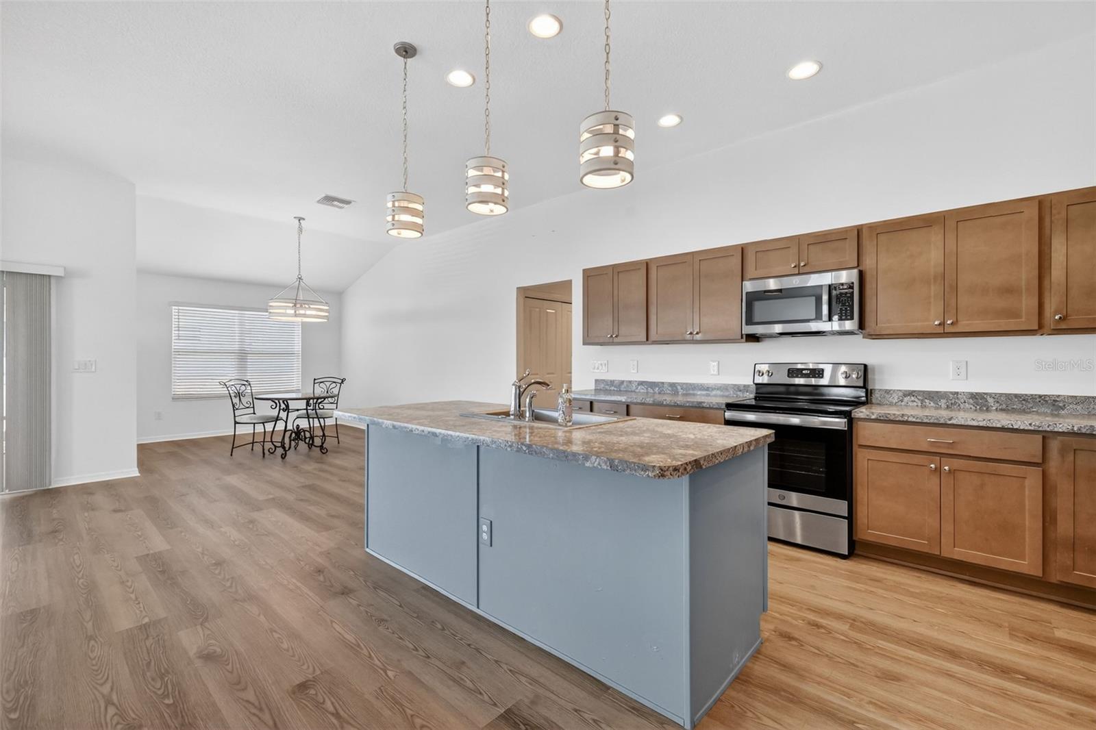 OXFORD OAKS PH ONE - Residential