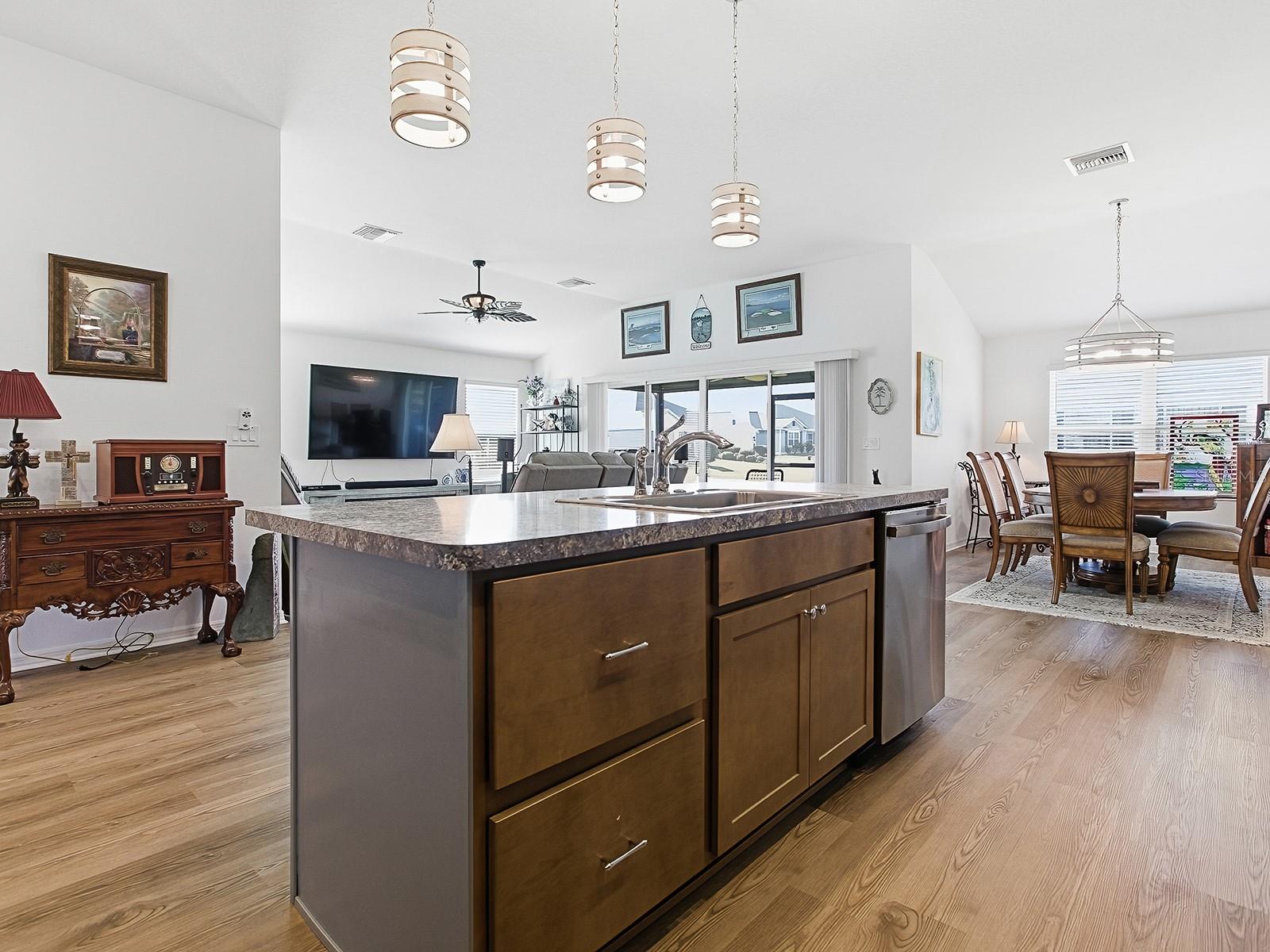 OXFORD OAKS PH ONE - Residential