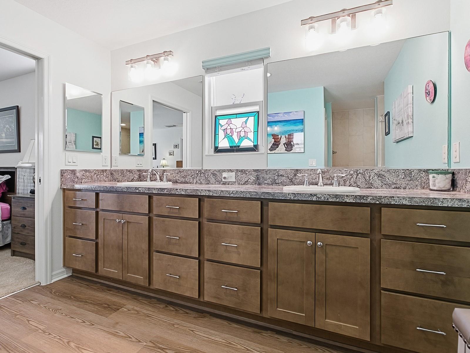 OXFORD OAKS PH ONE - Residential