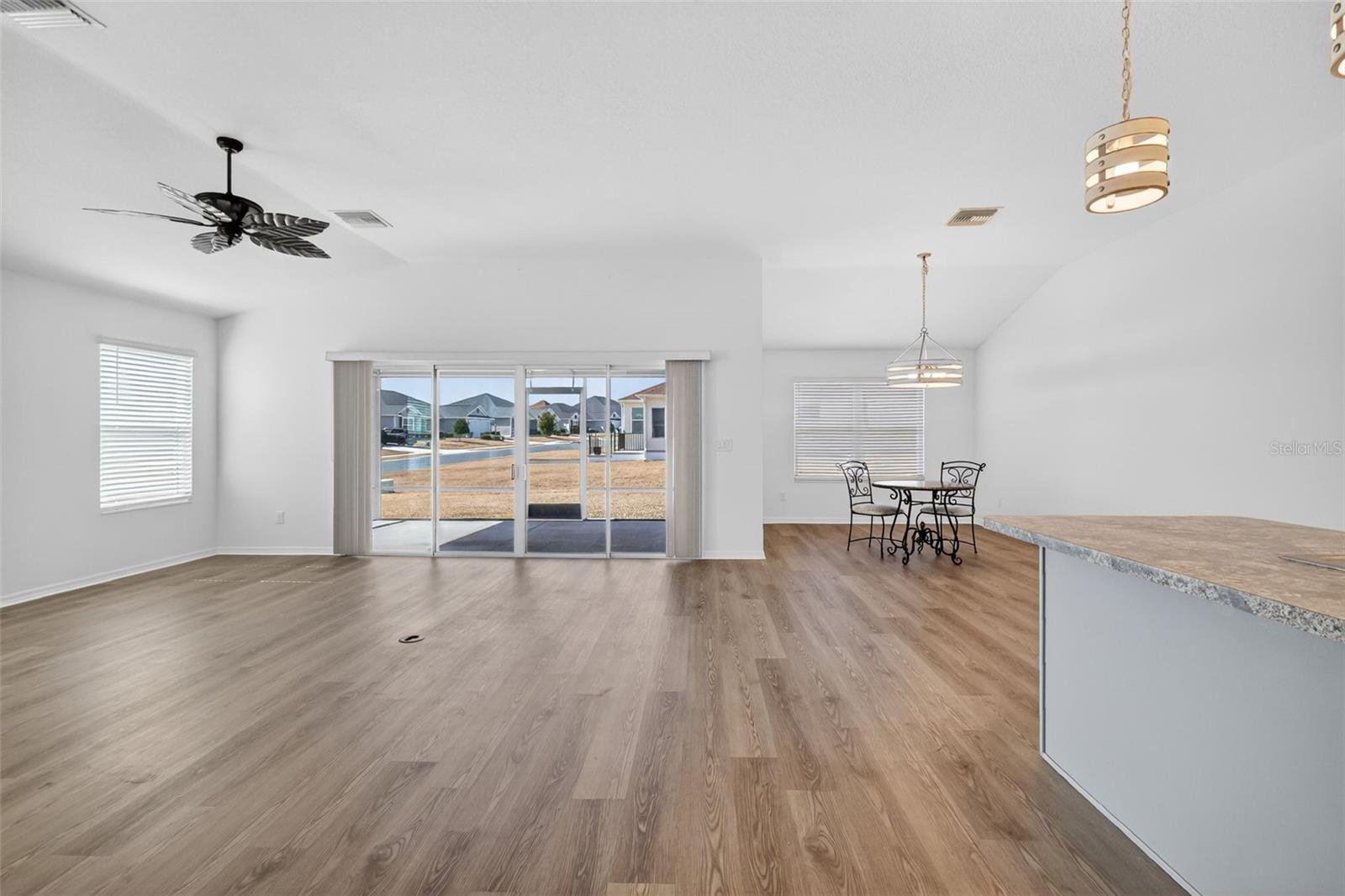 OXFORD OAKS PH ONE - Residential