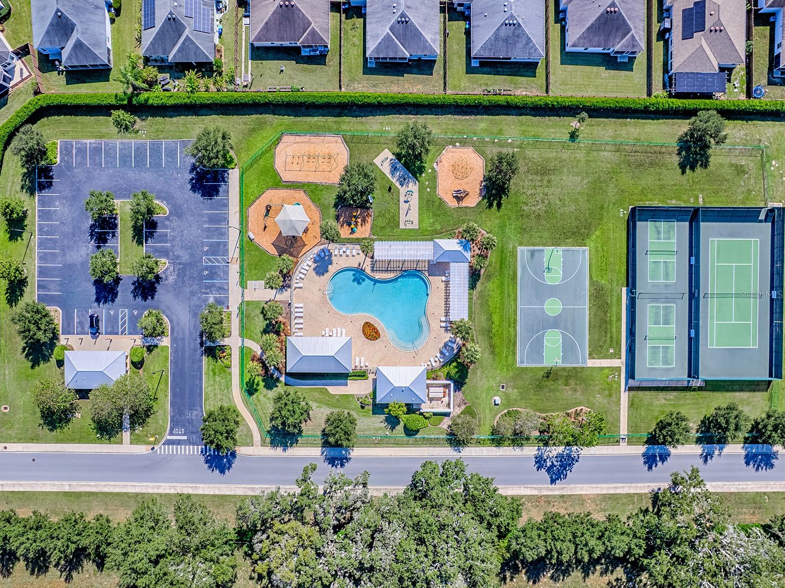 OXFORD OAKS PH ONE - Residential