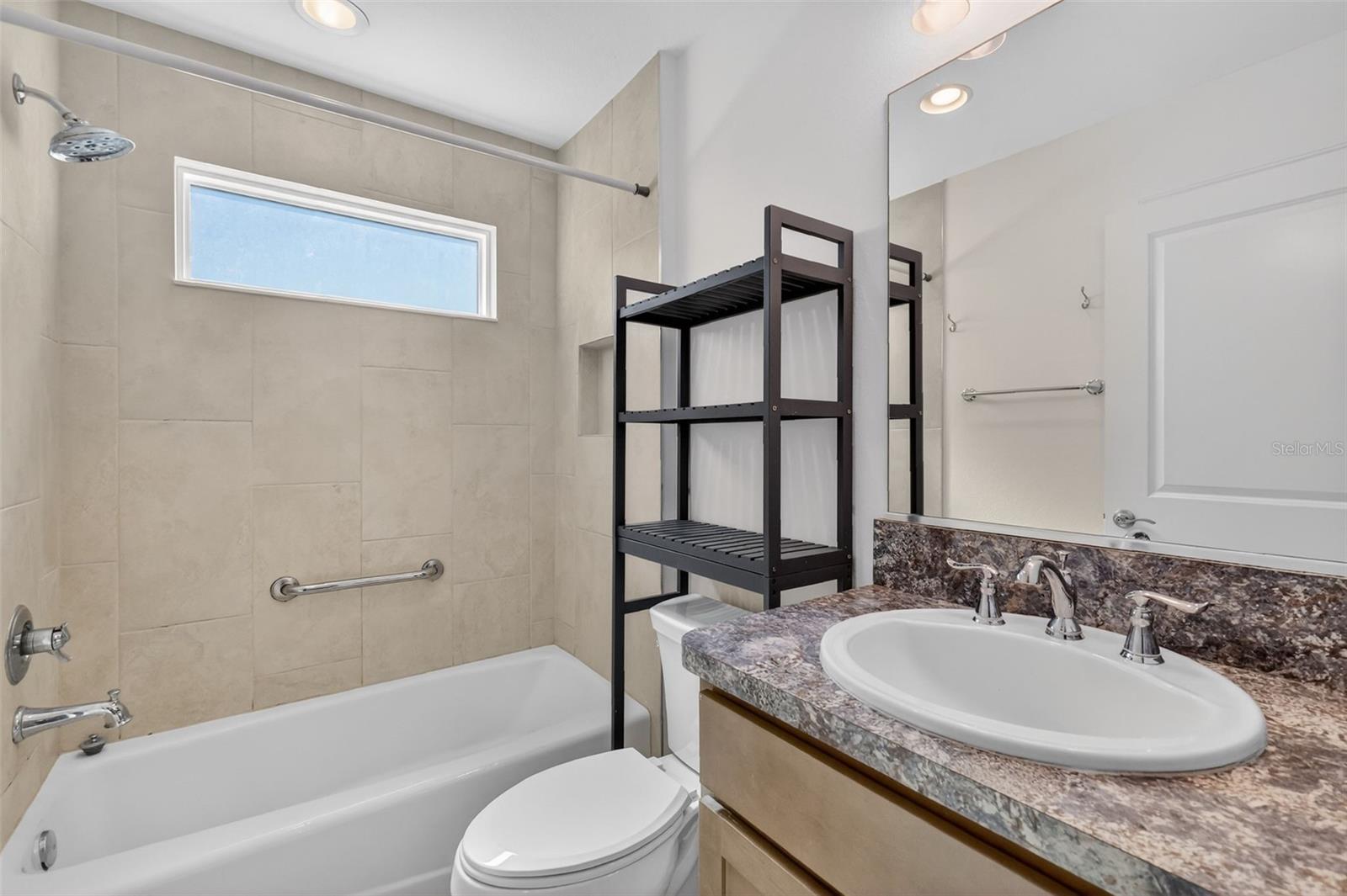 OXFORD OAKS PH ONE - Residential