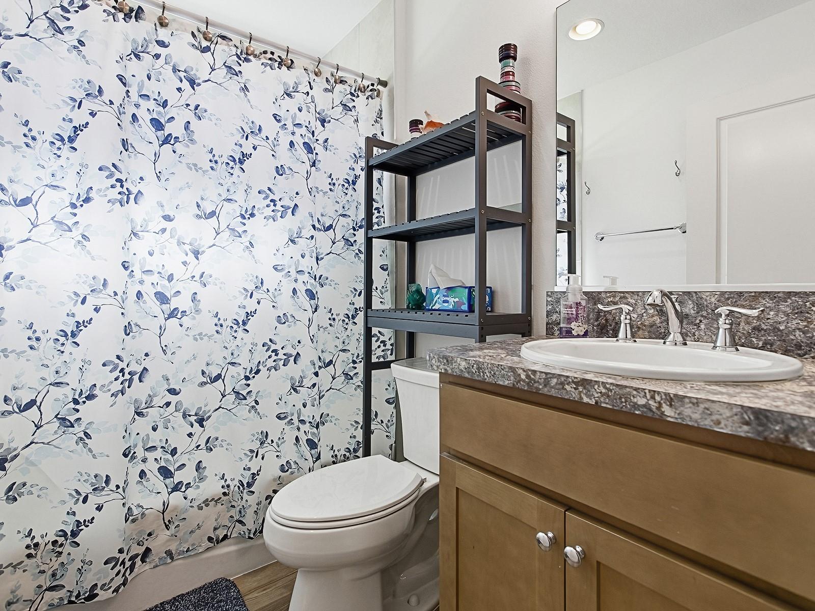 OXFORD OAKS PH ONE - Residential