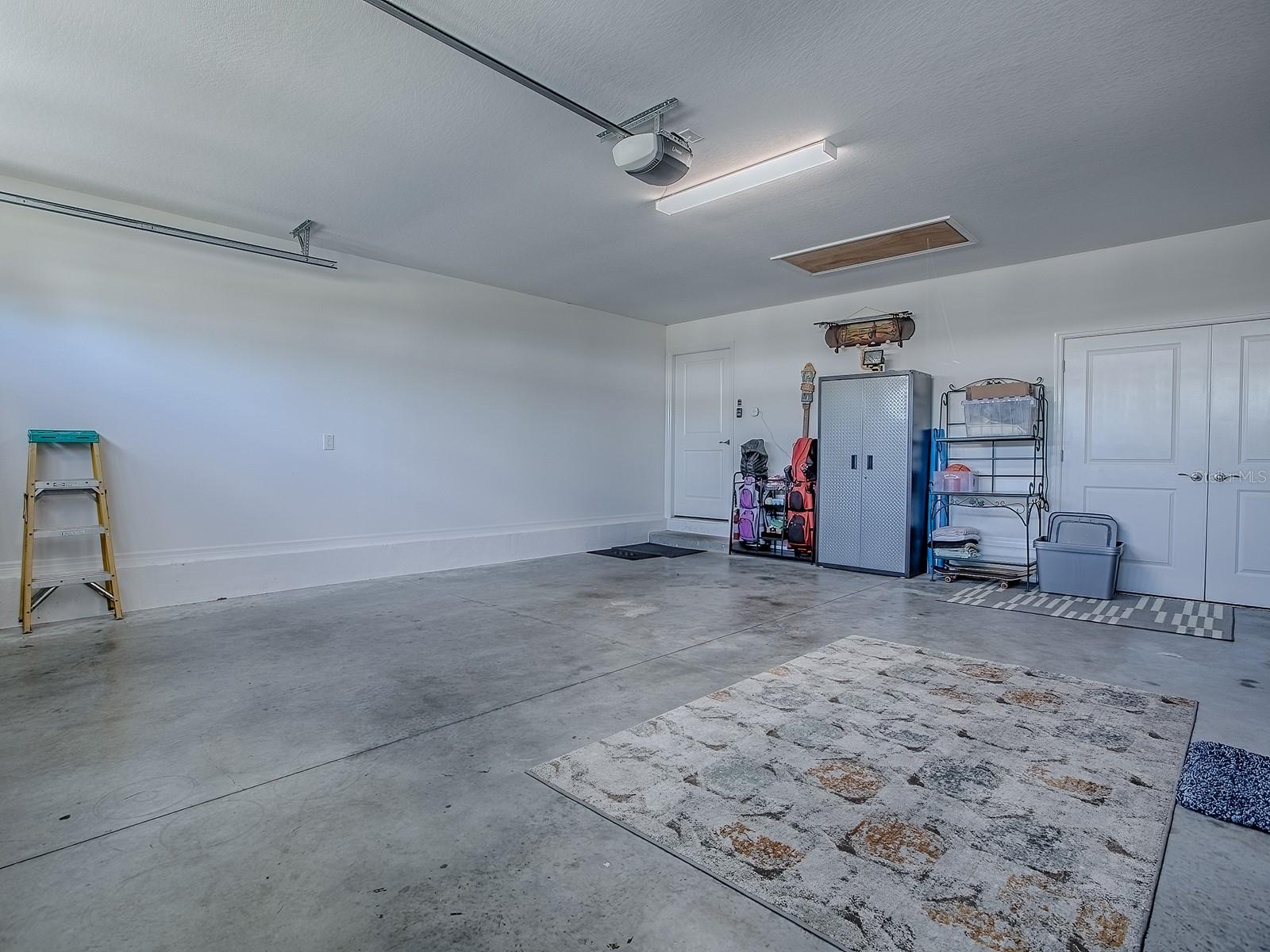 OXFORD OAKS PH ONE - Residential