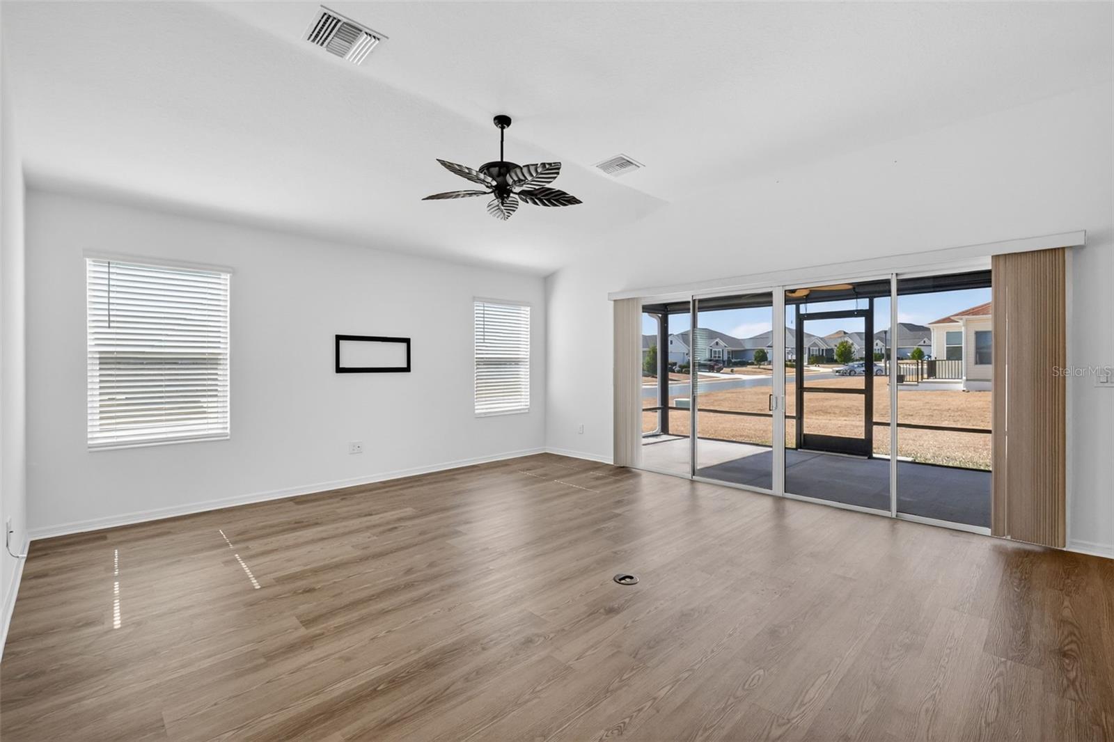 OXFORD OAKS PH ONE - Residential